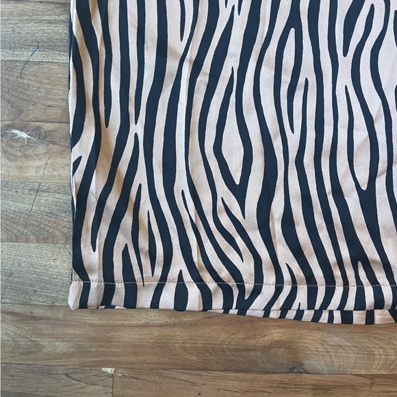 PrettyLittleThing High Waisted Wide Leg Zebra Print Pants - Picture 4 of 7